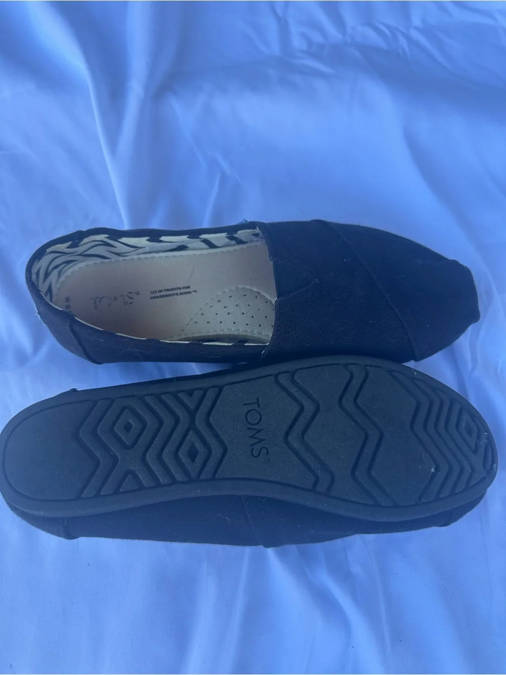 Toms Black Canvas Slip-On Flats - Picture 3 of 3